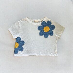 Altard State Womens Cropped White Tee M Blue Yellow Crochet Flowers Baby Doll